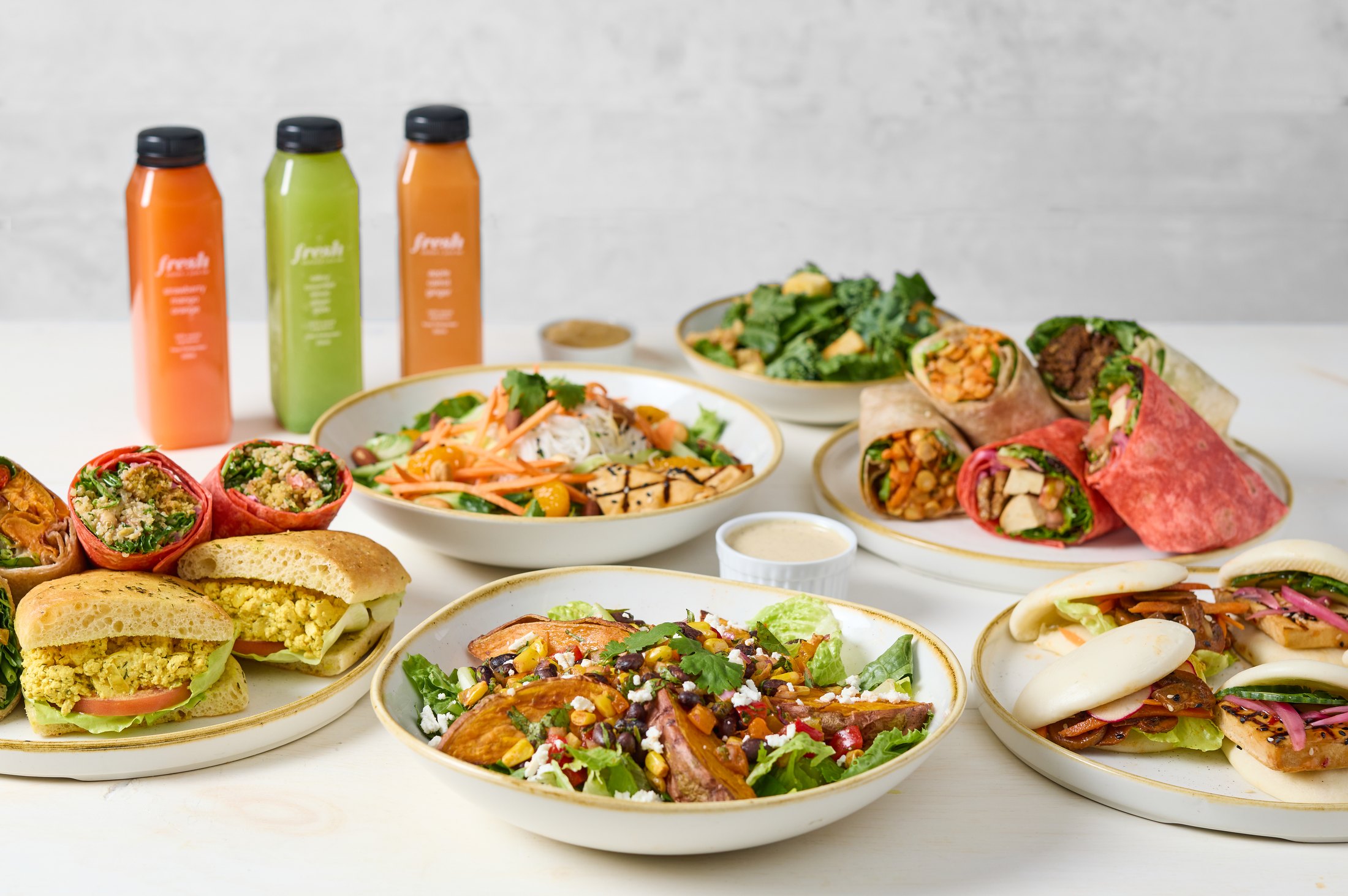 Fresh catering selection with breakfasts, bowls, platters and cold-pressed juices